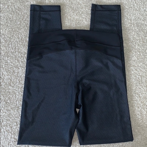 Under Armour Black and Gray Leggings - Picture 3 of 3